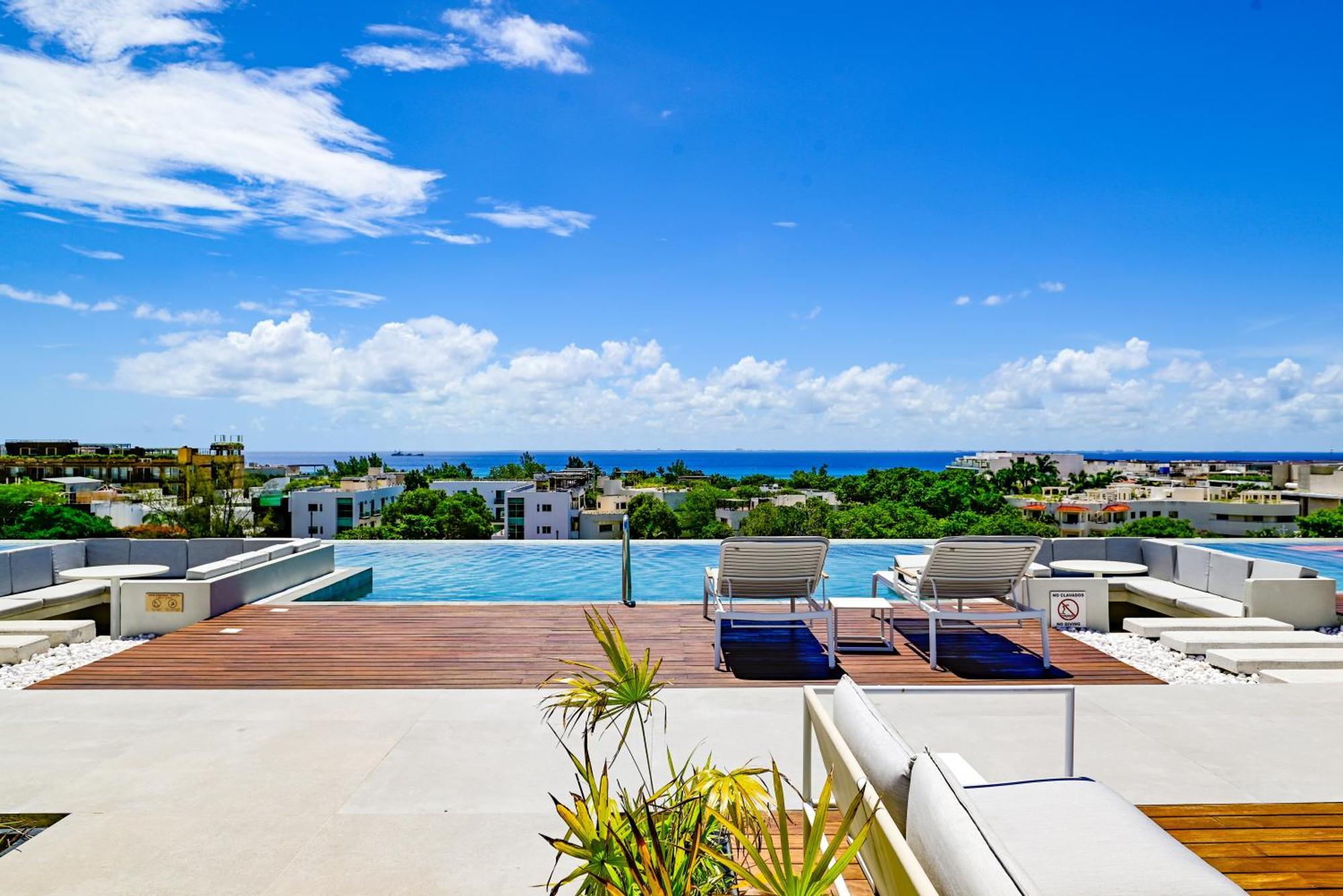 Отель Aloft Плая-дель-Кармен Экстерьер фото Rooftop pool at the Ritz-Carlton, Dorado Beach, Puerto Rico
