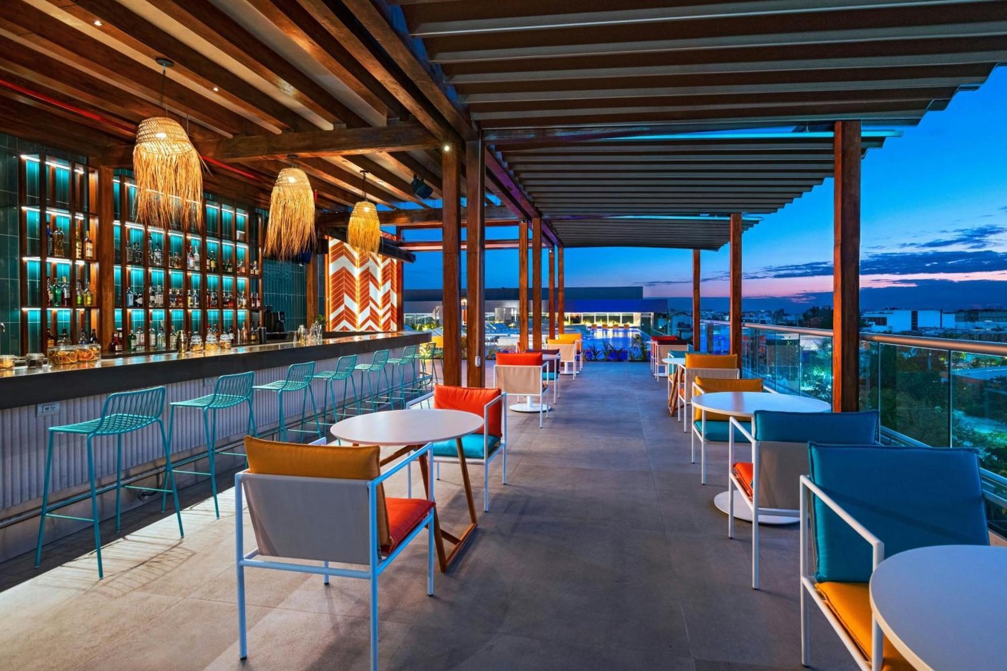 Отель Aloft Плая-дель-Кармен Экстерьер фото The rooftop bar at the W Bali