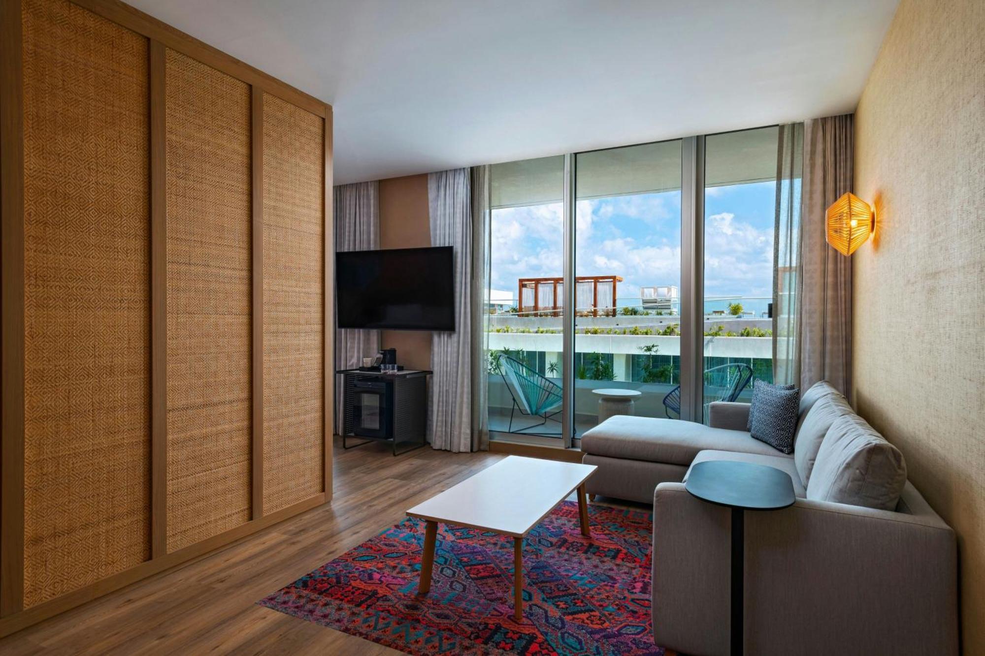Отель Aloft Плая-дель-Кармен Экстерьер фото A suite at the W Miami