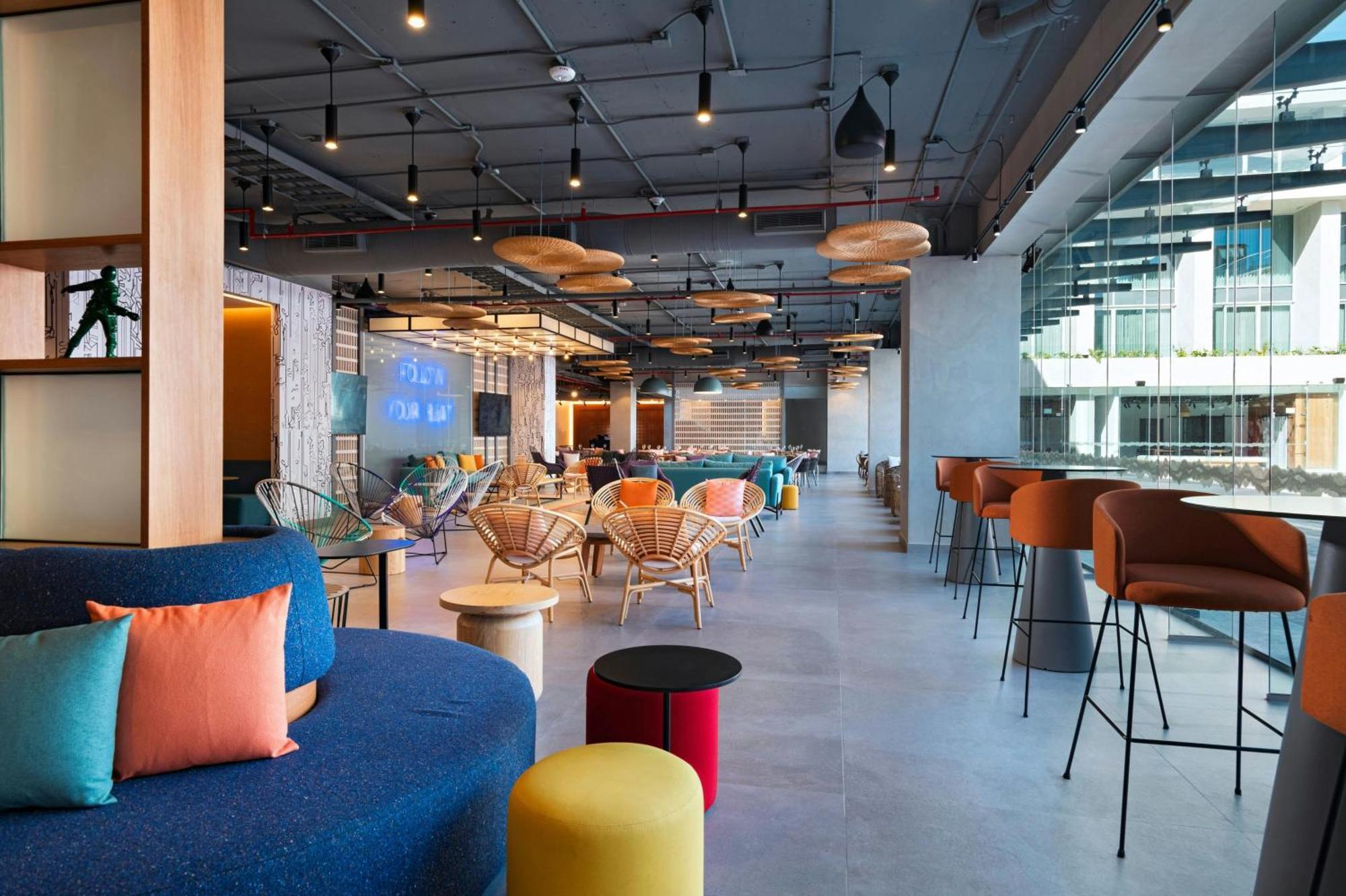 Отель Aloft Плая-дель-Кармен Экстерьер фото The lounge at the airport